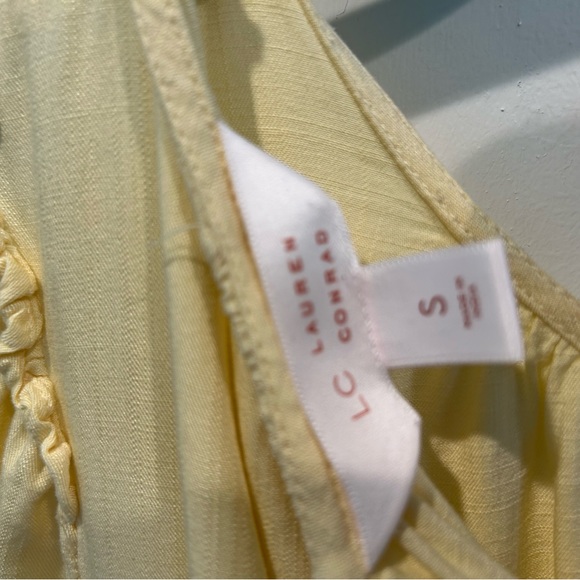 Beautiful pale yellow blouse - Picture 3 of 6